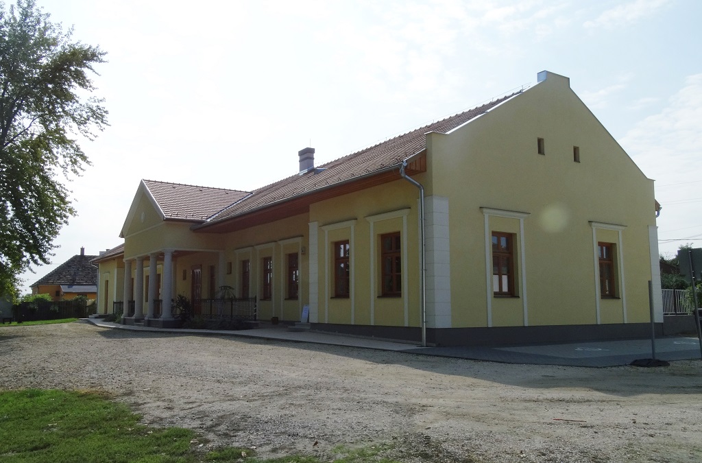Községháza homlokzat felújítás és Kisnemesi Kúria
